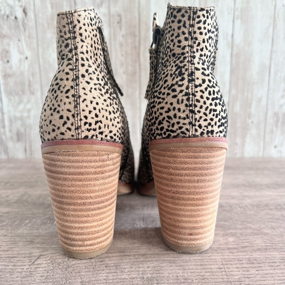 Mia Animal Print Tracee Heeled Boots - Picture 2 of 5